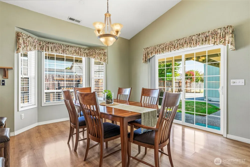 2426 38th Avenue Longview, WA 98632