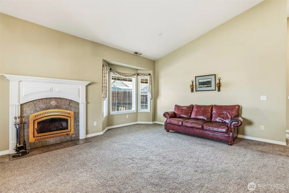 2426 38th Avenue Longview, WA 98632