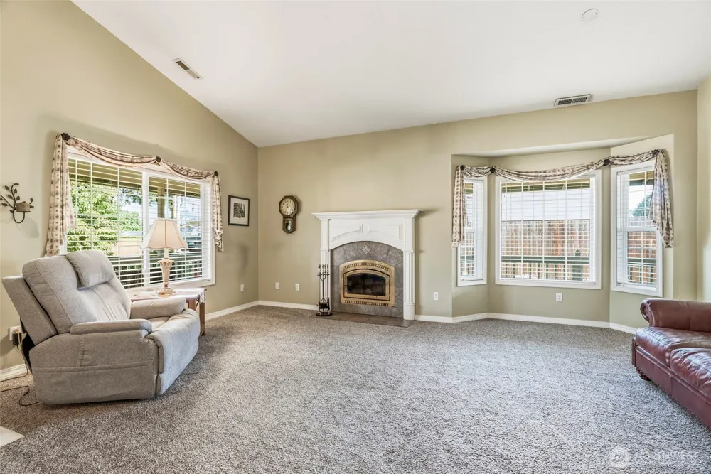 2426 38th Avenue Longview, WA 98632