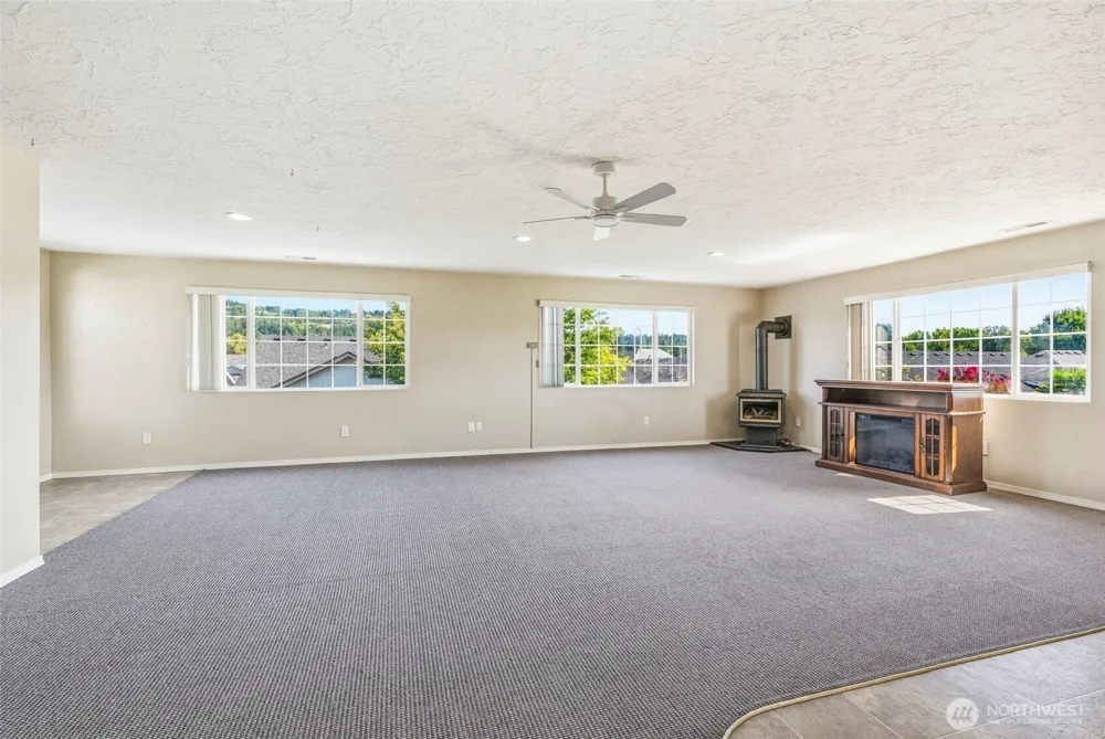 2426 38th Avenue Longview, WA 98632