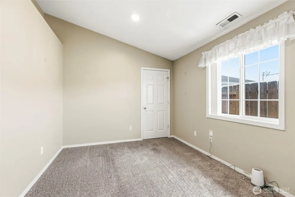 2426 38th Avenue Longview, WA 98632