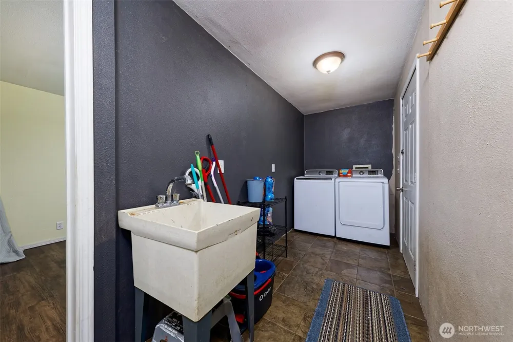 60 NE Riverhill Lane Belfair, WA 98528