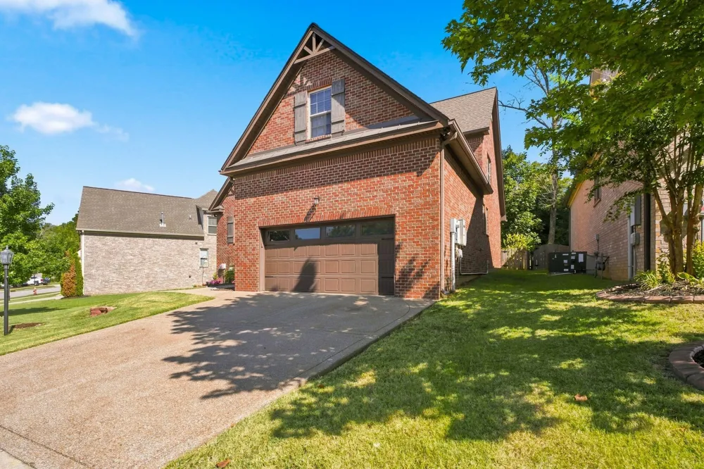 2561 Hessey Pass Mount Juliet, TN 37122