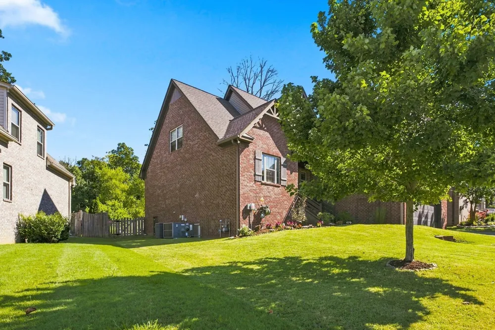 2561 Hessey Pass Mount Juliet, TN 37122