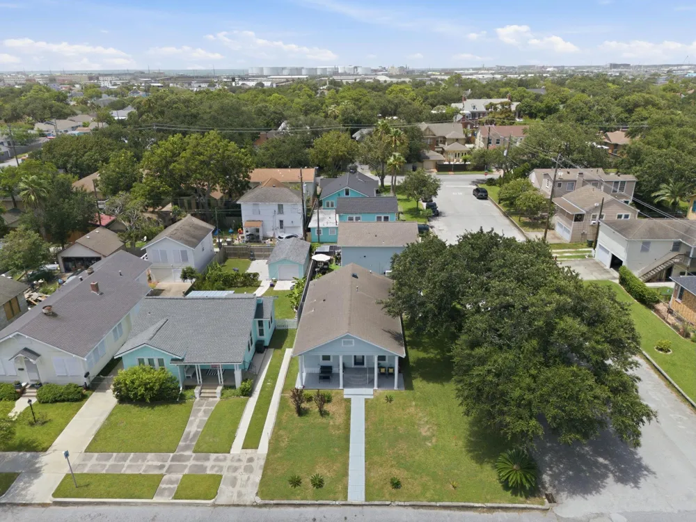4702 Avenue N 1/2 Galveston, TX 77551