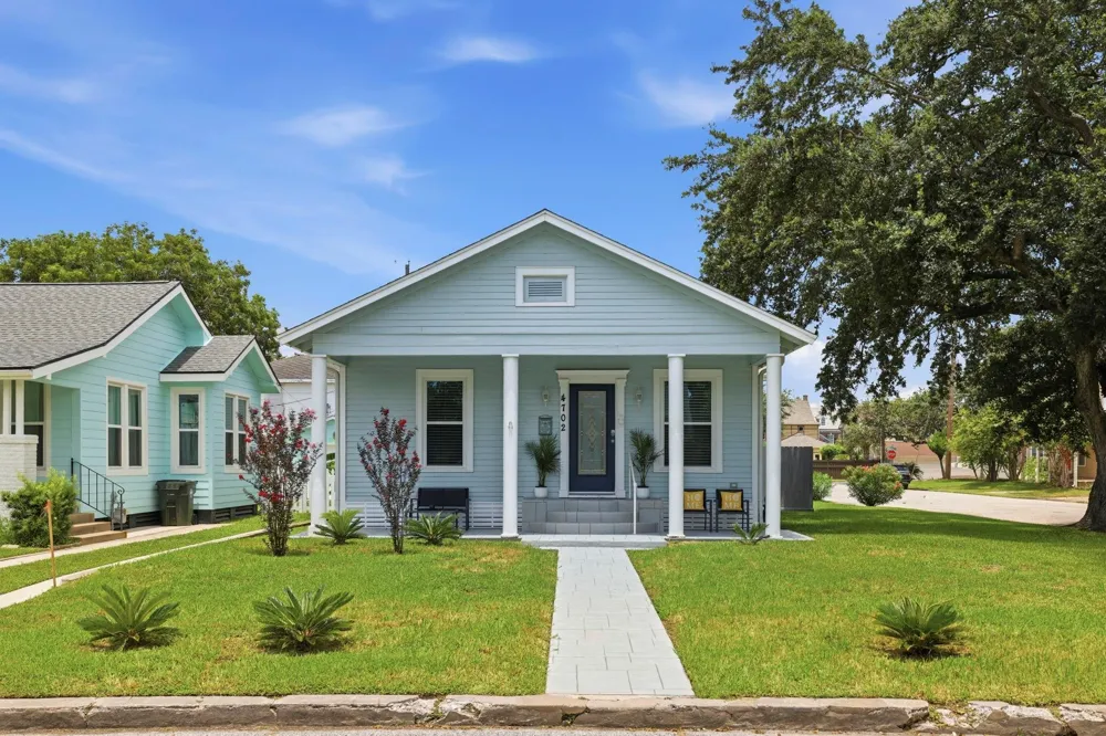4702 Avenue N 1/2 Galveston, TX 77551