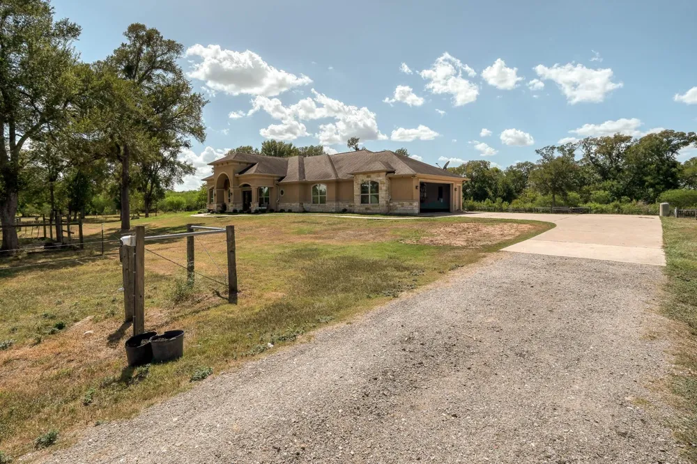 3667 Clemons Switch Road Brookshire, TX 77423