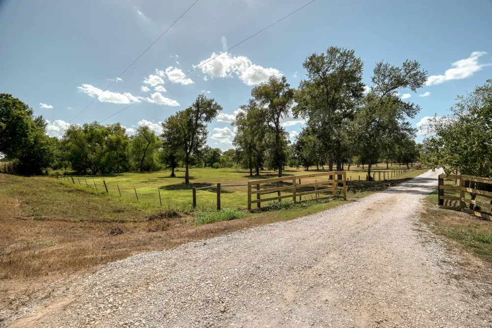 3667 Clemons Switch Road Brookshire, TX 77423