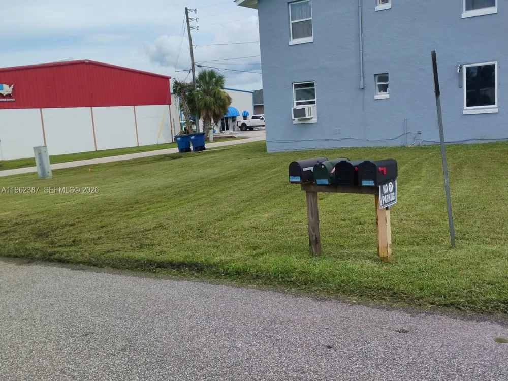 4131 Commercial Dr Sebring, FL 33870