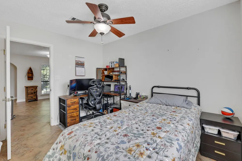 140 Elm Drive Onalaska, TX 77360