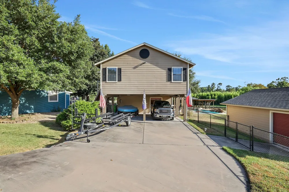 140 Elm Drive Onalaska, TX 77360