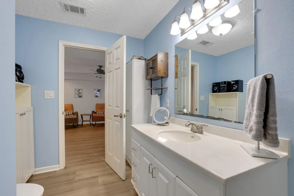 140 Elm Drive Onalaska, TX 77360