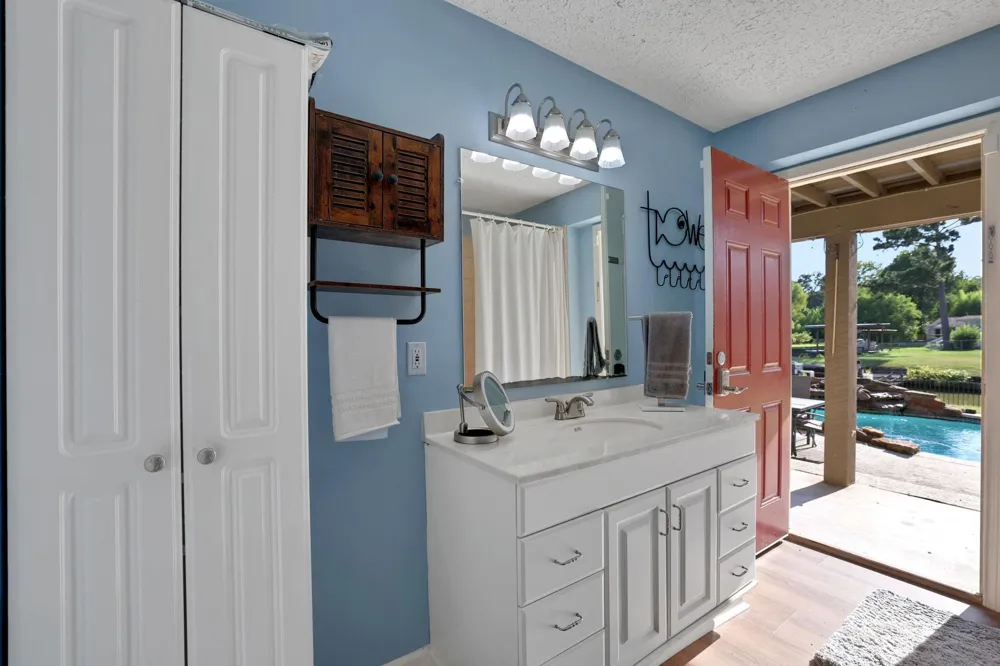 140 Elm Drive Onalaska, TX 77360