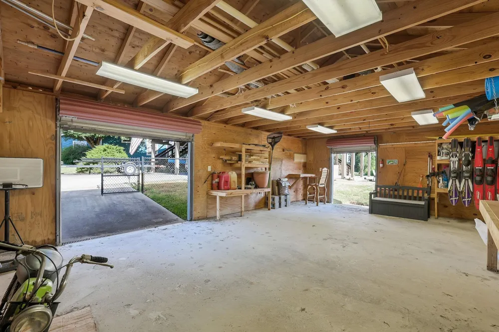 140 Elm Drive Onalaska, TX 77360