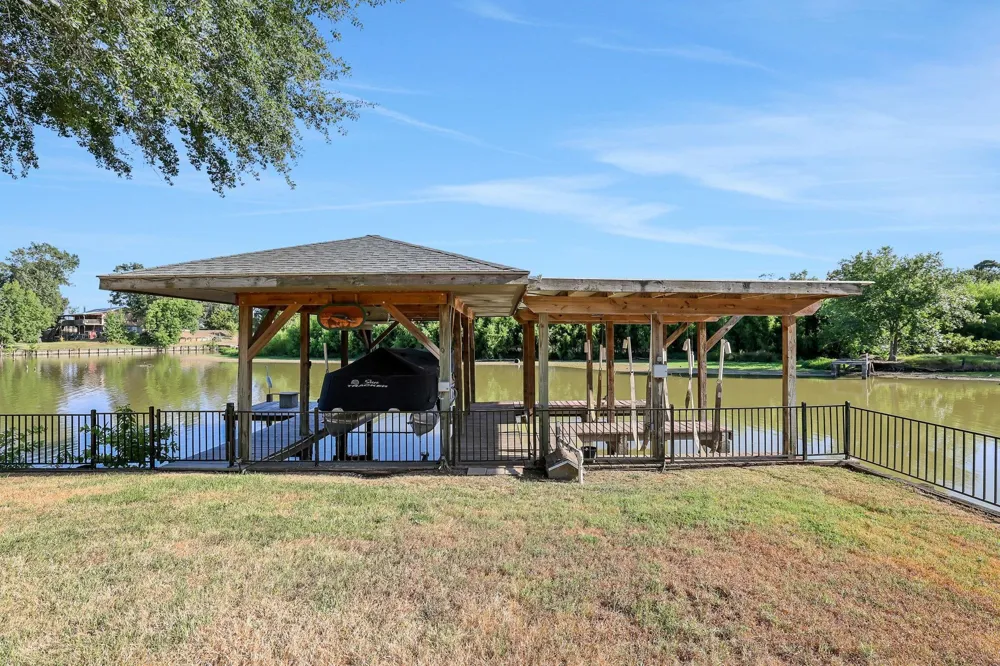 140 Elm Drive Onalaska, TX 77360