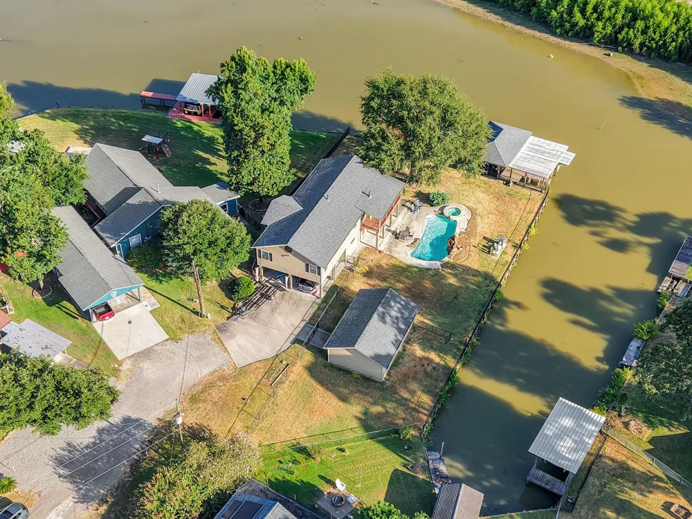 140 Elm Drive Onalaska, TX 77360