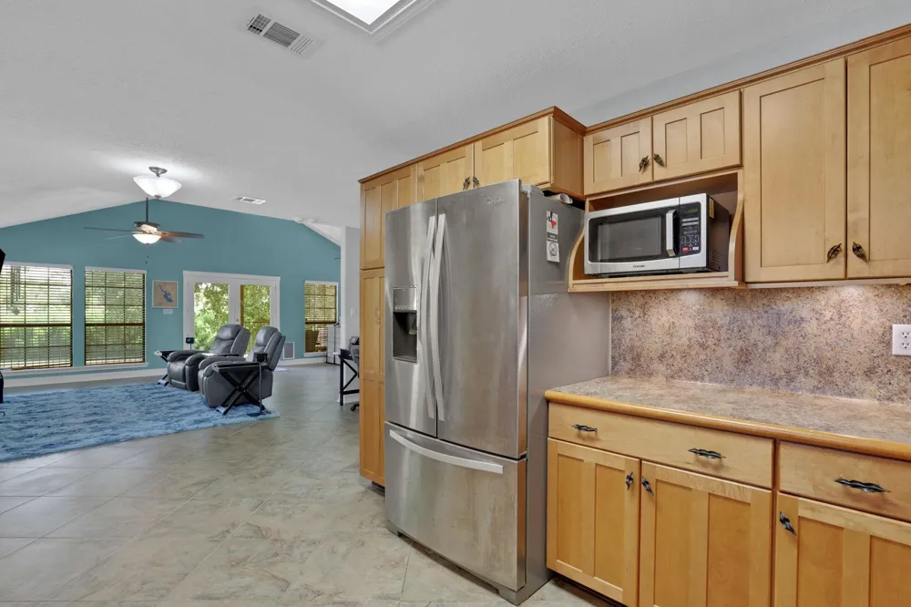 140 Elm Drive Onalaska, TX 77360