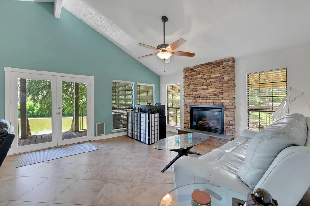 140 Elm Drive Onalaska, TX 77360
