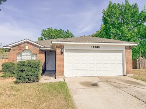 19703 Vista Lake Court