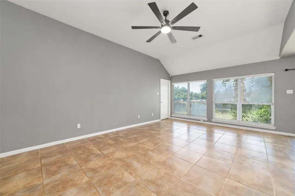 1014 Oak Glen Drive Willis, TX 77378