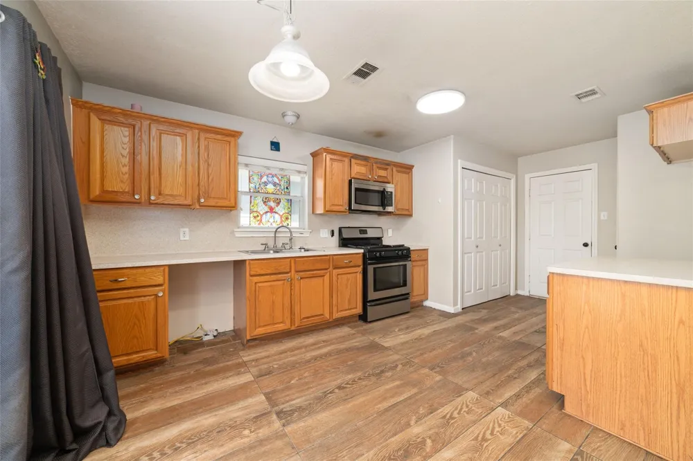 1014 Oak Glen Drive Willis, TX 77378