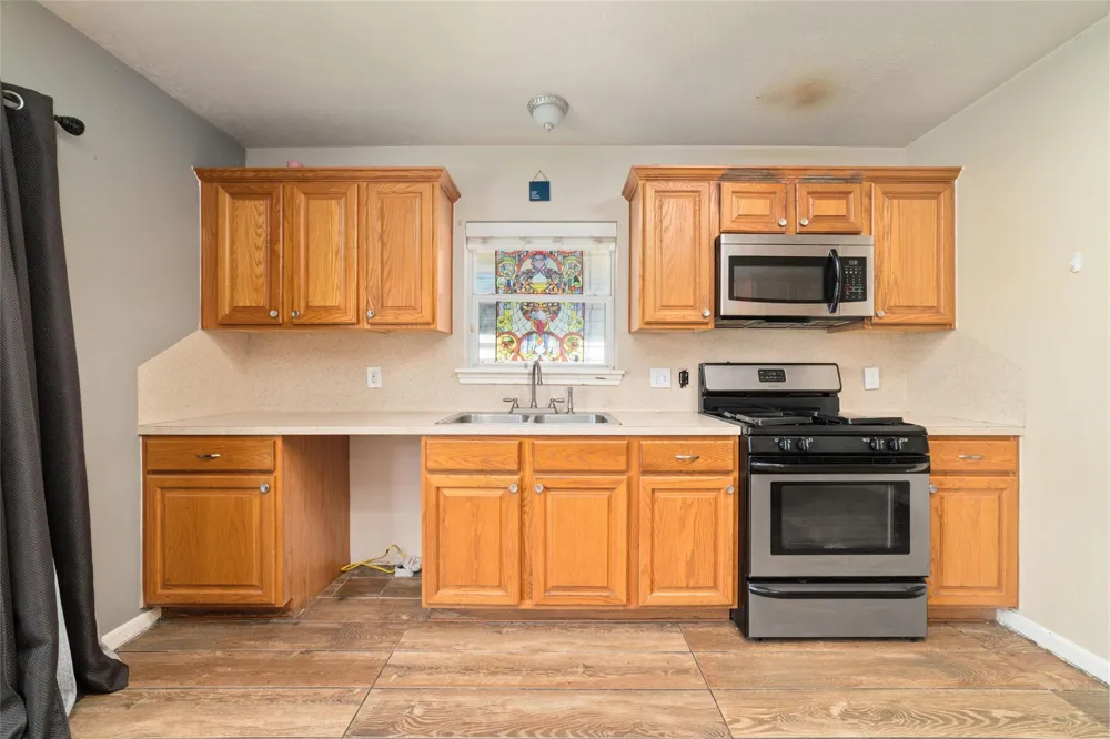 1014 Oak Glen Drive Willis, TX 77378