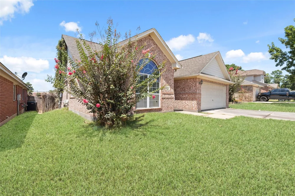 1014 Oak Glen Drive Willis, TX 77378