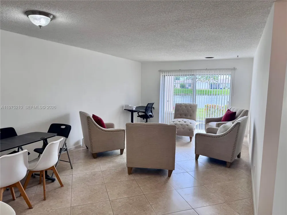 8838 Bella Vista Dr Boca Raton, FL 33433