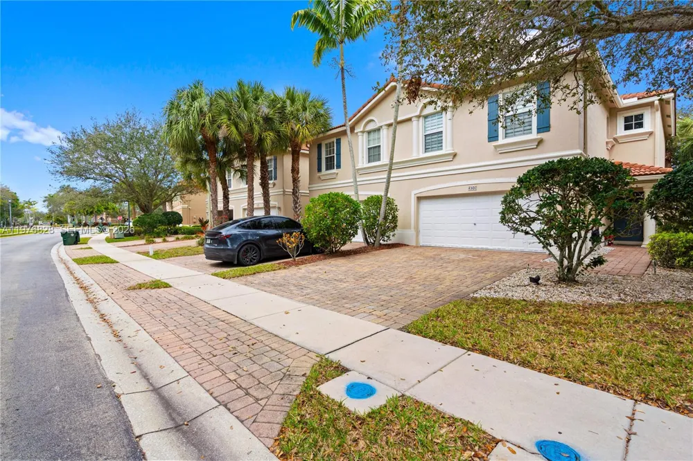 4301 Macarthur Palm Trl Green Acres, FL 33463