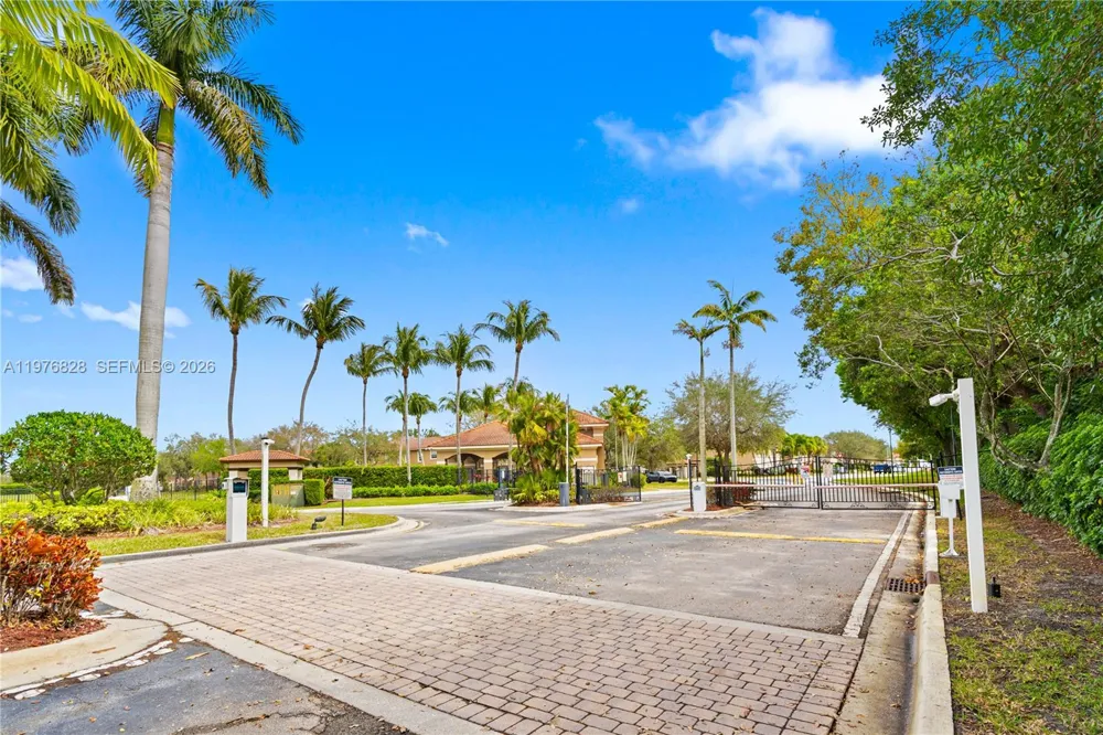 4301 Macarthur Palm Trl Green Acres, FL 33463