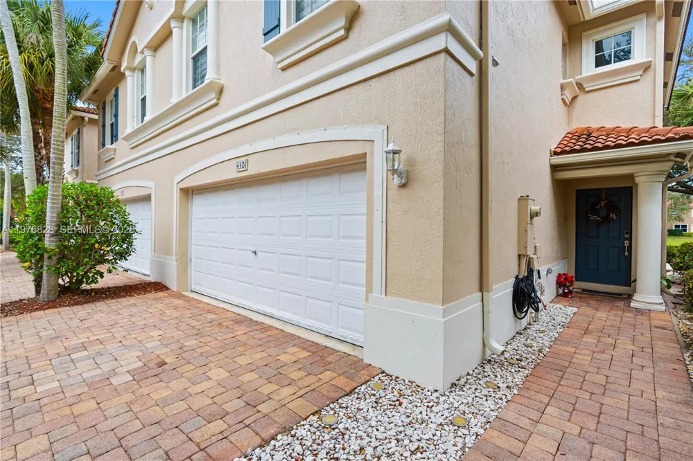 4301 Macarthur Palm Trl Green Acres, FL 33463