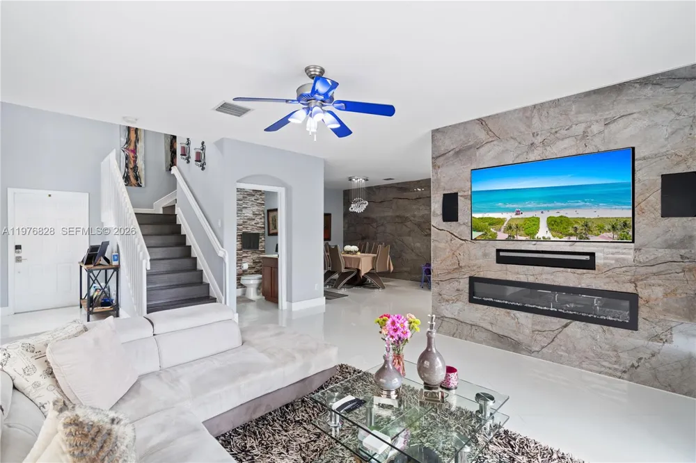 4301 Macarthur Palm Trl Green Acres, FL 33463