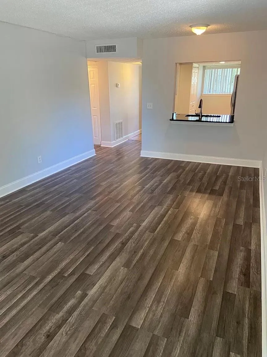 6308 NEWTOWN CIRCLE #8B1 Tampa, FL 33615