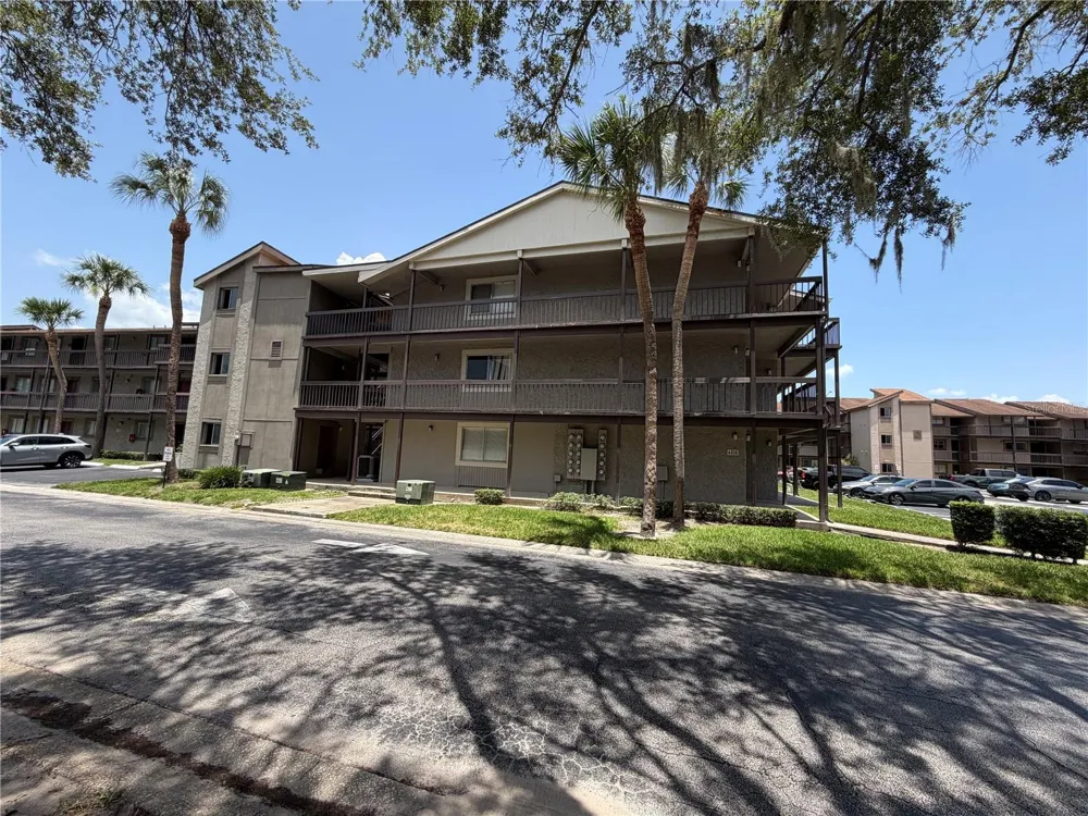 6308 NEWTOWN CIRCLE #8B1 Tampa, FL 33615