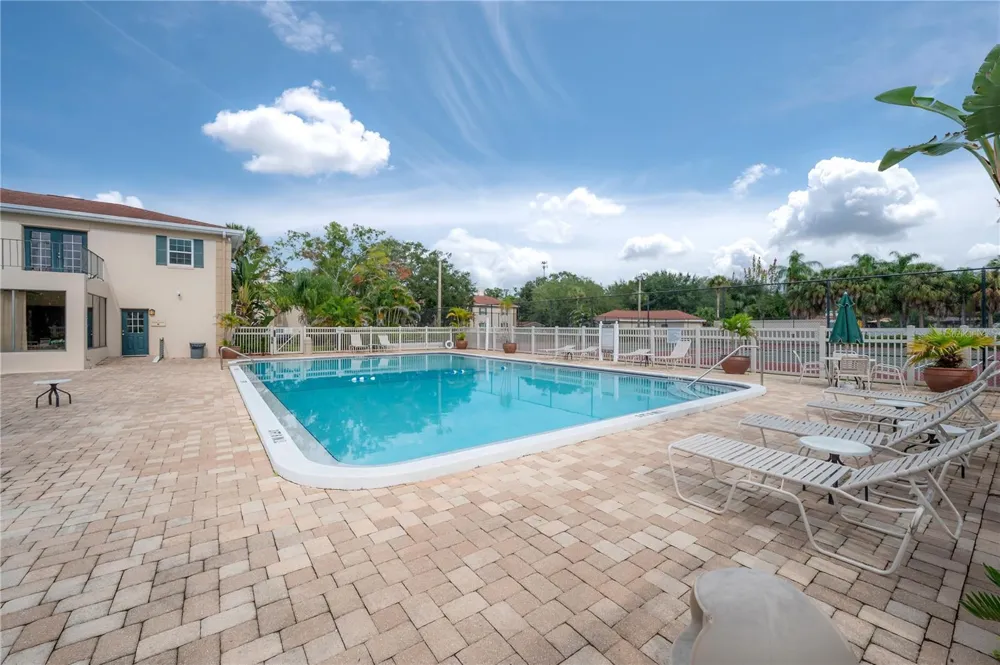 10391 CARROLLWOOD LANE #294 Tampa, FL 33618
