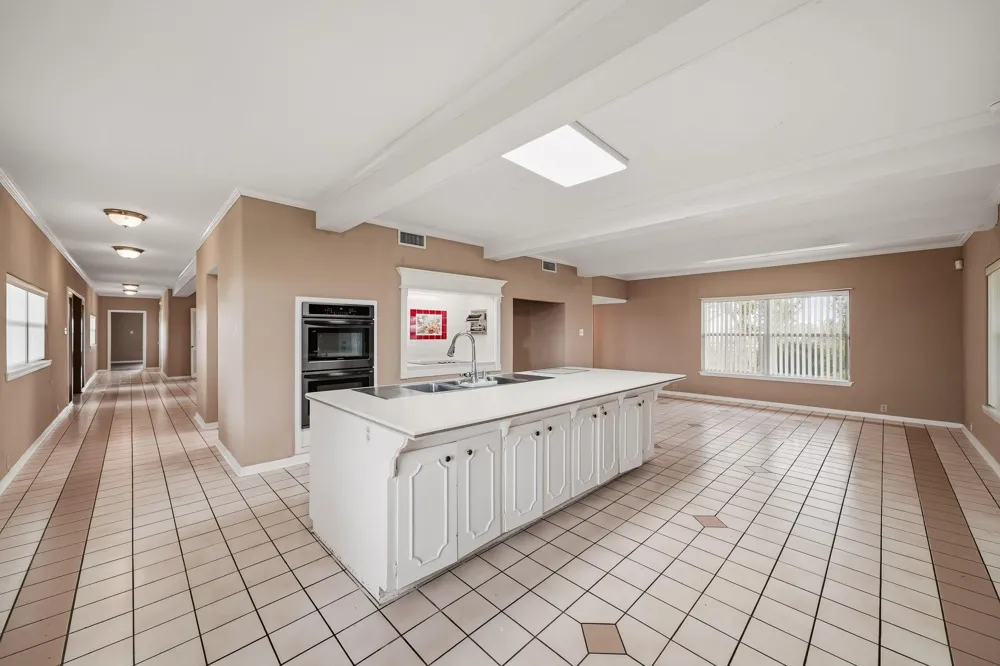 9719 I 10 Frontage Road Sealy, TX 77474
