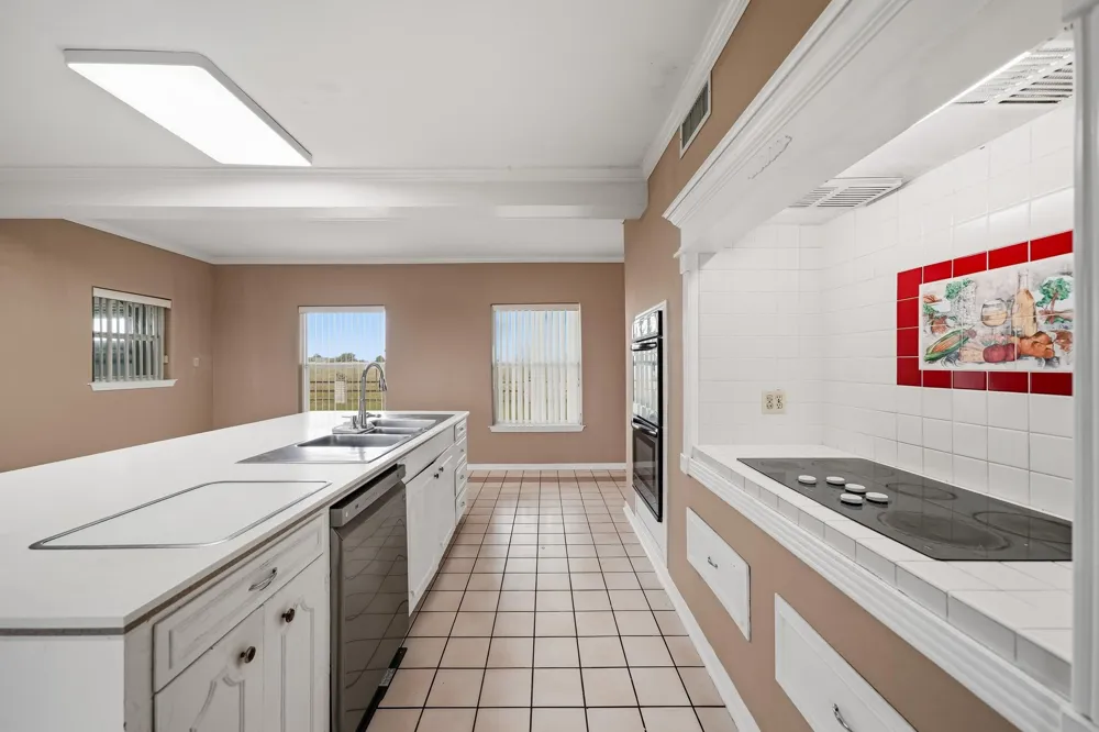 9719 I 10 Frontage Road Sealy, TX 77474