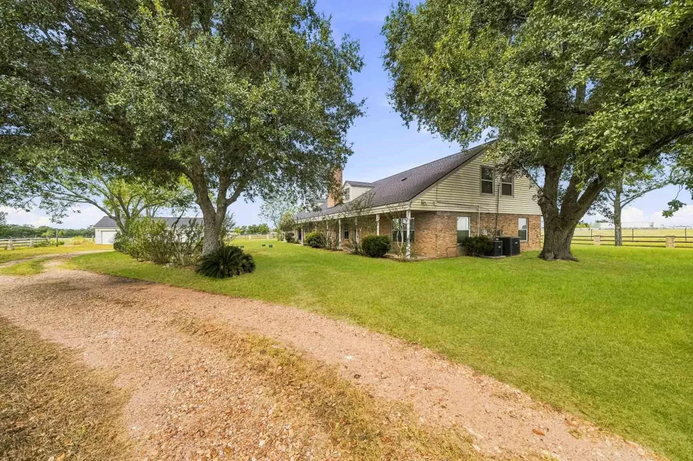 9719 I 10 Frontage Road Sealy, TX 77474