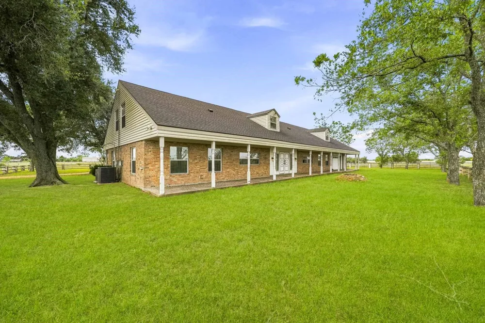 9719 I 10 Frontage Road Sealy, TX 77474