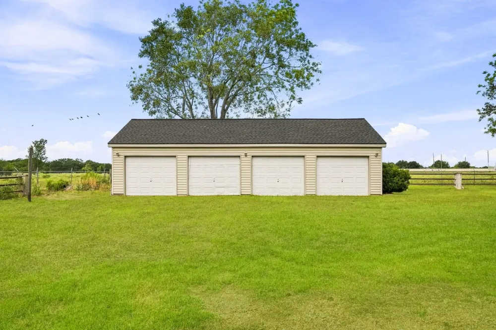 9719 I 10 Frontage Road Sealy, TX 77474