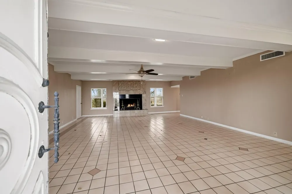 9719 I 10 Frontage Road Sealy, TX 77474