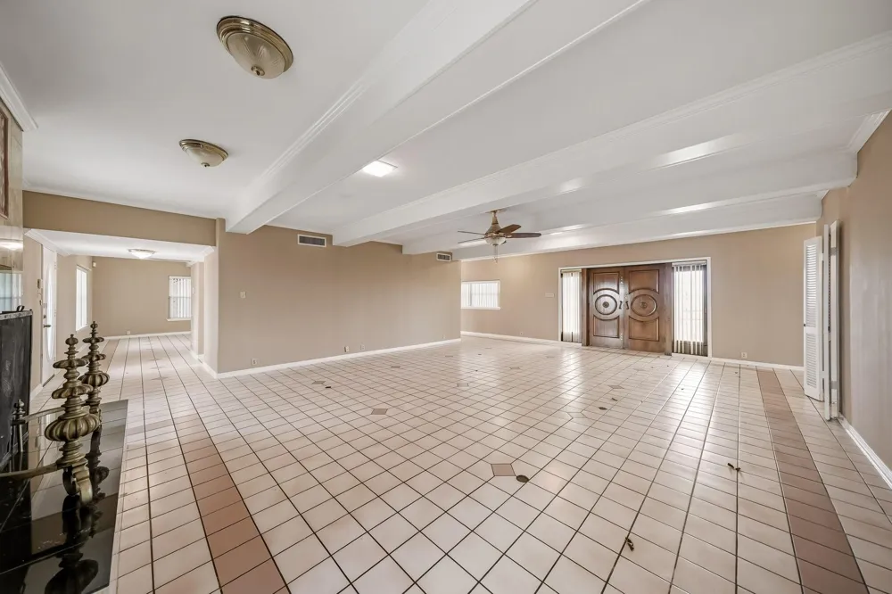 9719 I 10 Frontage Road Sealy, TX 77474