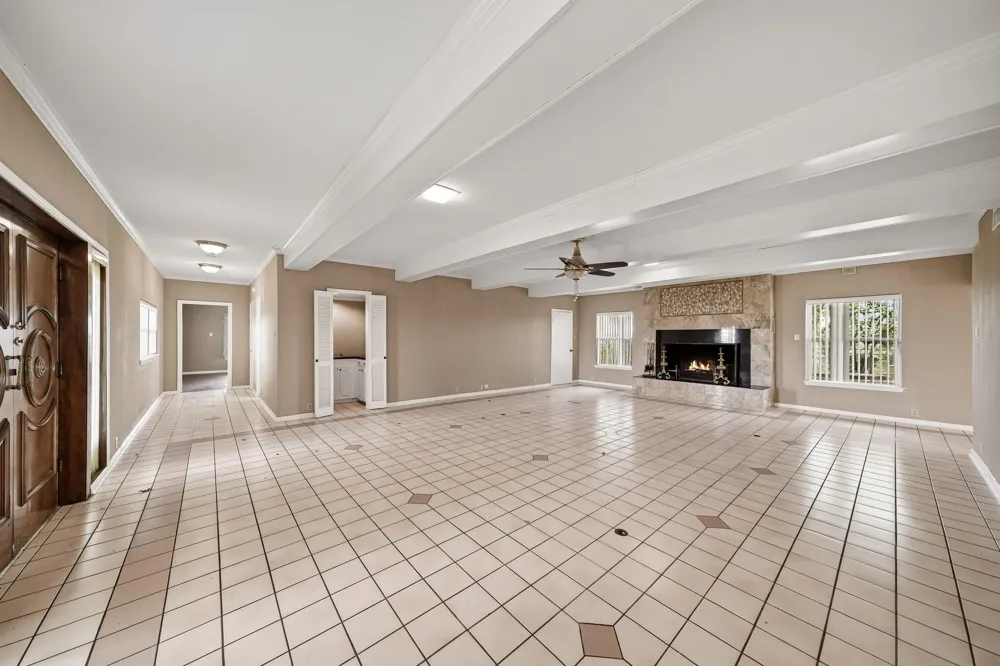 9719 I 10 Frontage Road Sealy, TX 77474