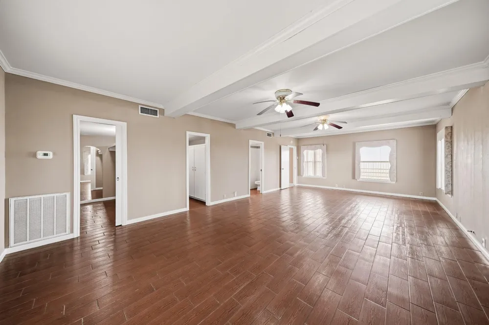 9719 I 10 Frontage Road Sealy, TX 77474
