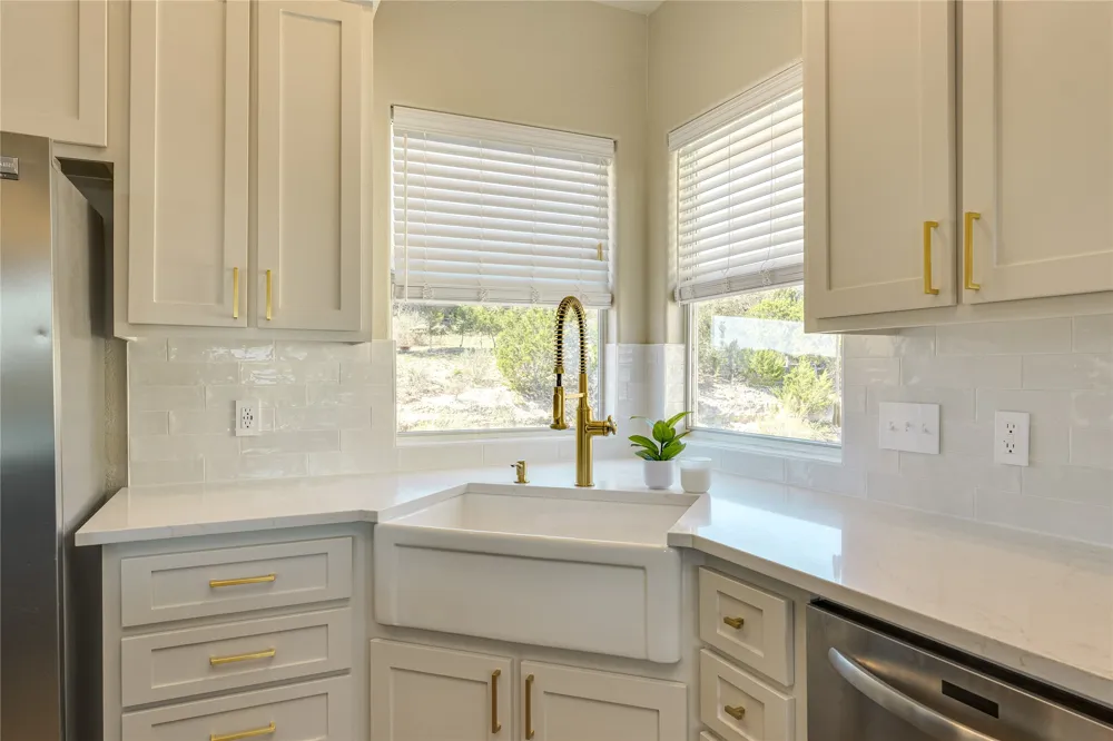 330 Southwind Road Point Venture, TX 78645