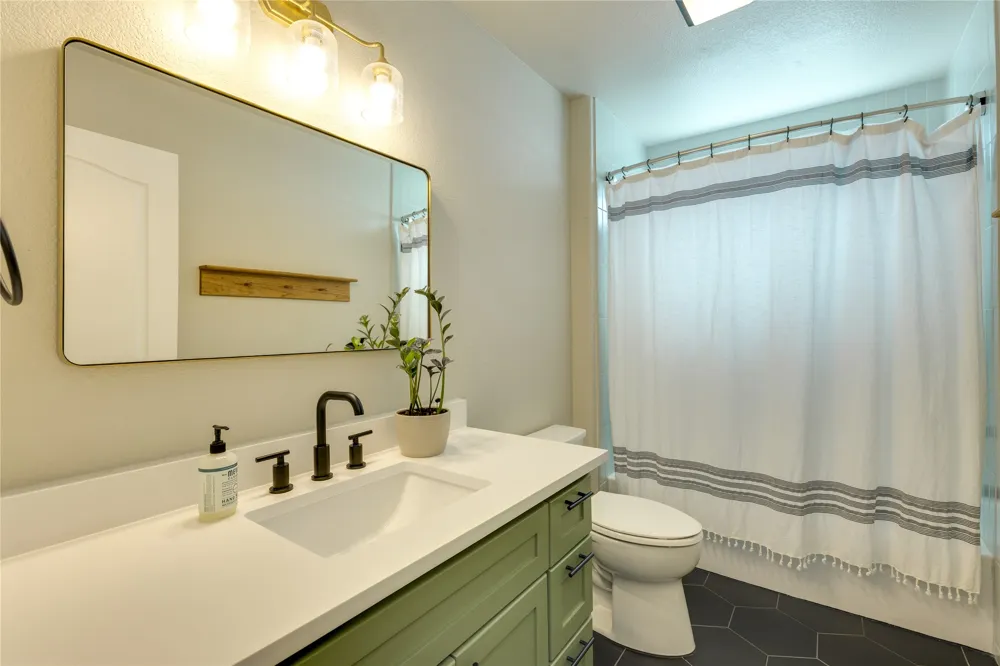 330 Southwind Road Point Venture, TX 78645