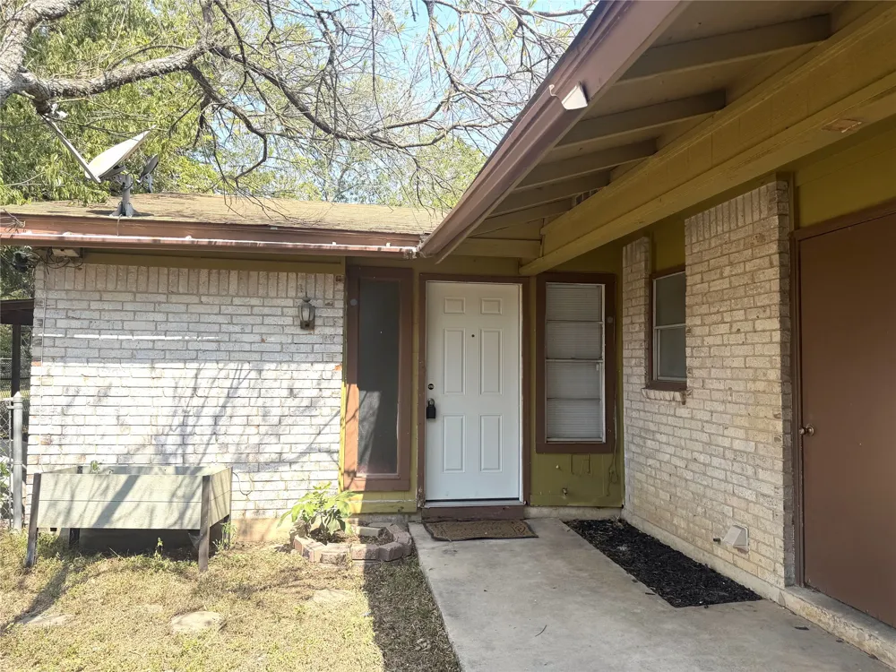421 Live Oak Street Kyle, TX 78640
