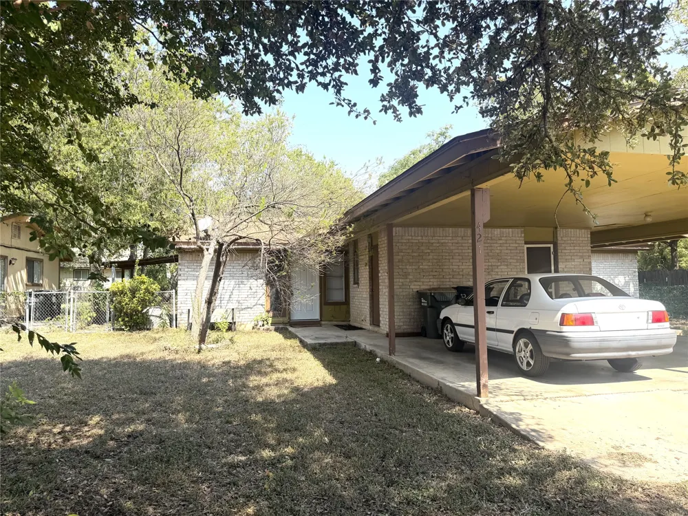 421 Live Oak Street Kyle, TX 78640