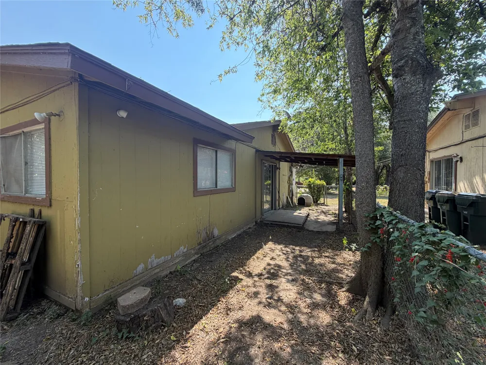 421 Live Oak Street Kyle, TX 78640
