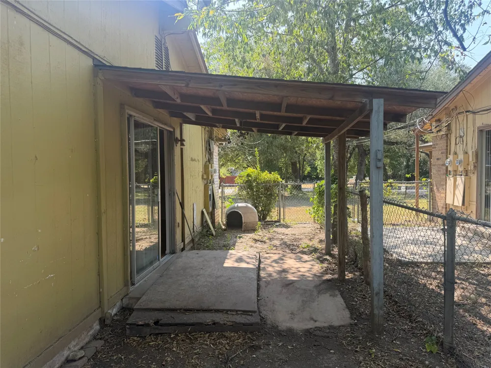421 Live Oak Street Kyle, TX 78640